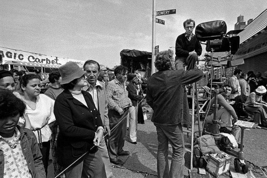 Behind the Scenes: Gordon Willis at work in the movie Annie Hall 1977 Behind the Scenes