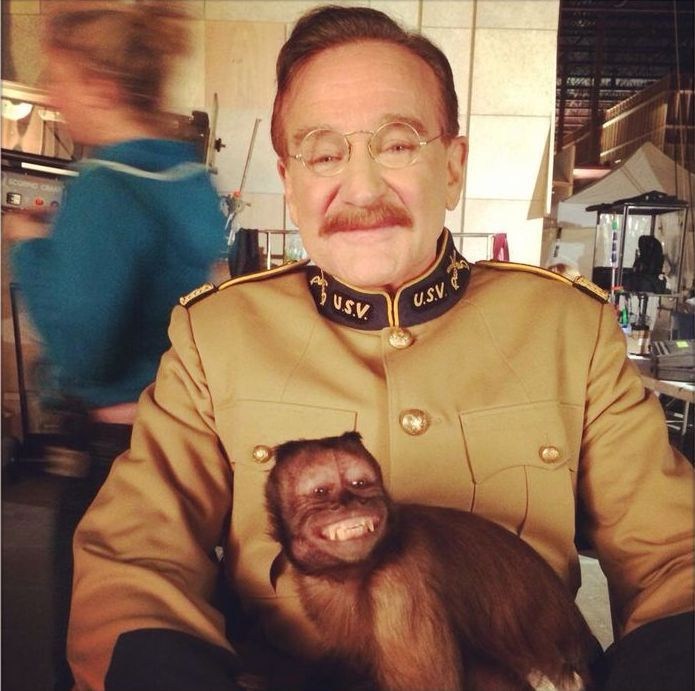 Robin Williams with Crystal the Monkey Behind the Scenes
