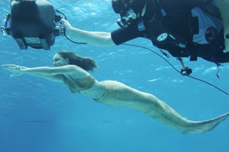 Phoebe Tonkin as Mermaid Behind the Scenes
