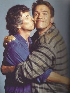 Paul Kissing Arnold - Behind the Scenes photos