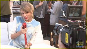 Taylor Swift - Behind the Scenes photos